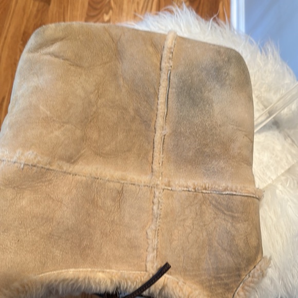 UGG Australia Sheepskin Suede and Shearling Hobo Bag w/pouch - Picture 10 of 15